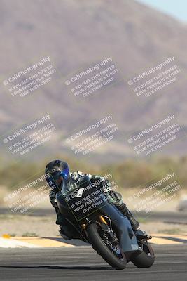 media/Oct-30-2025-Racers Edge (Thu) [[dabbdaf680]]/3-B Group/Session 2 (Turn 14)/